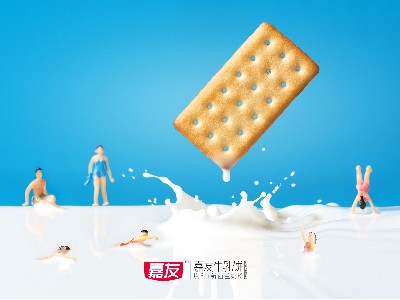 酥到掉渣的嘉友牛乳饼，嚼出鲜醇的牛奶味